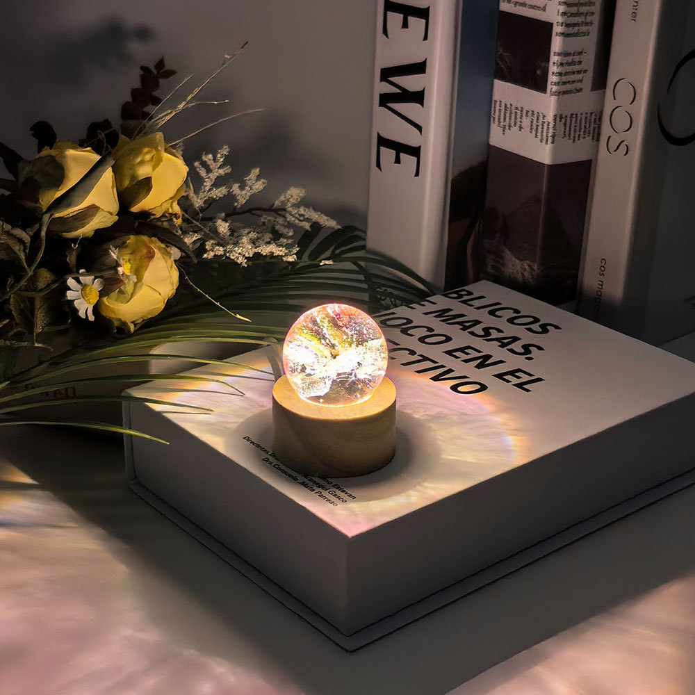 Bola de cristal de base de madera luminosa decoración creativa de la lámpara de noche LED