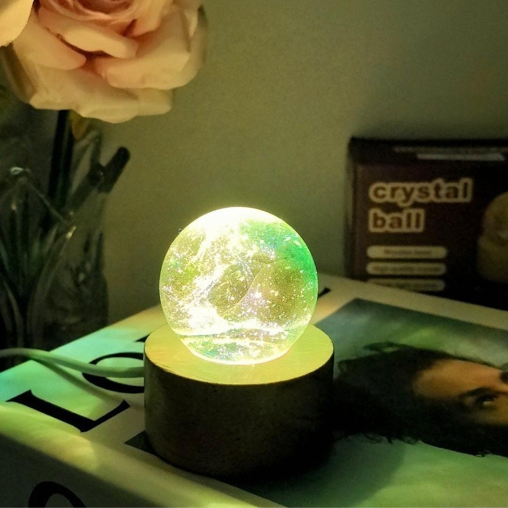 Bola de cristal de base de madera luminosa decoración creativa de la lámpara de noche LED