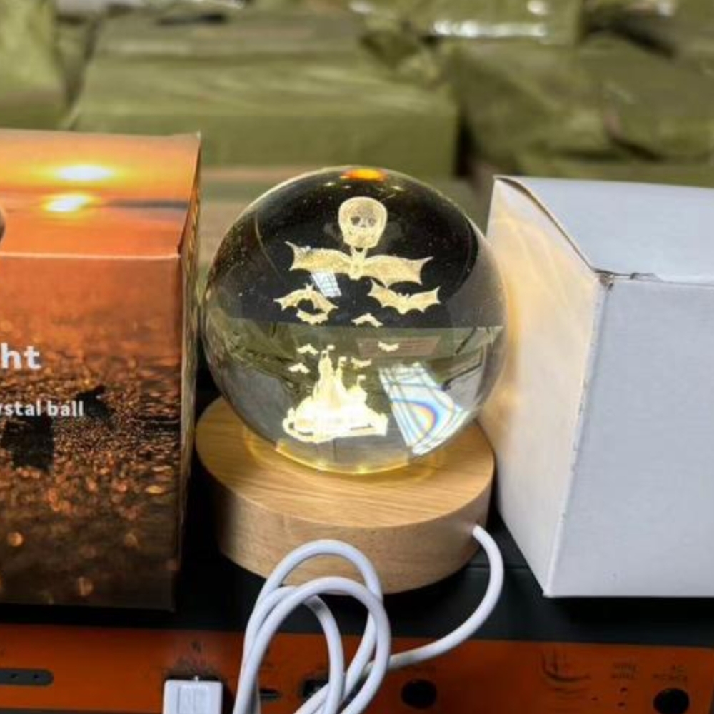 Castillo de luz cálida bola de cristal LED de 8 cm