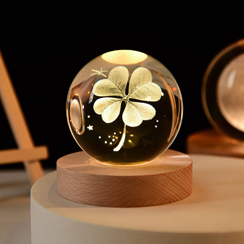 Decoración de escritorio creativa con luz nocturna de bola de cristal de trébol de cuatro hojas