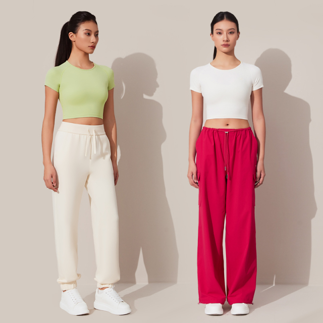 Women's tight-fitting short sleeves