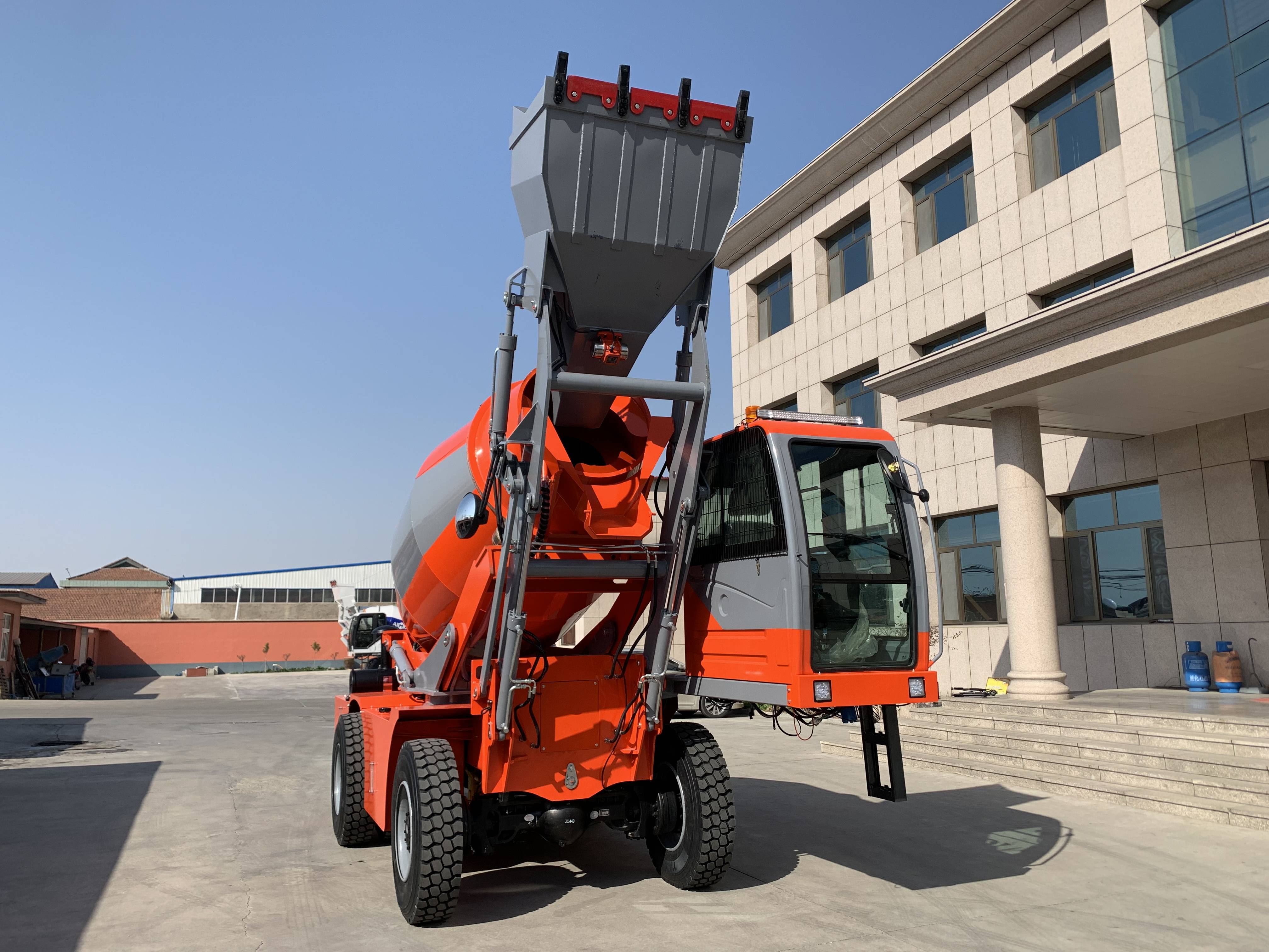 4 Cubic Meters Self-loading Mixer truck