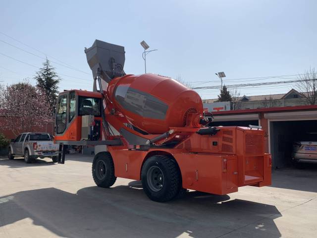 4 Cubic Meters Self-loading Concrete Mixer truck