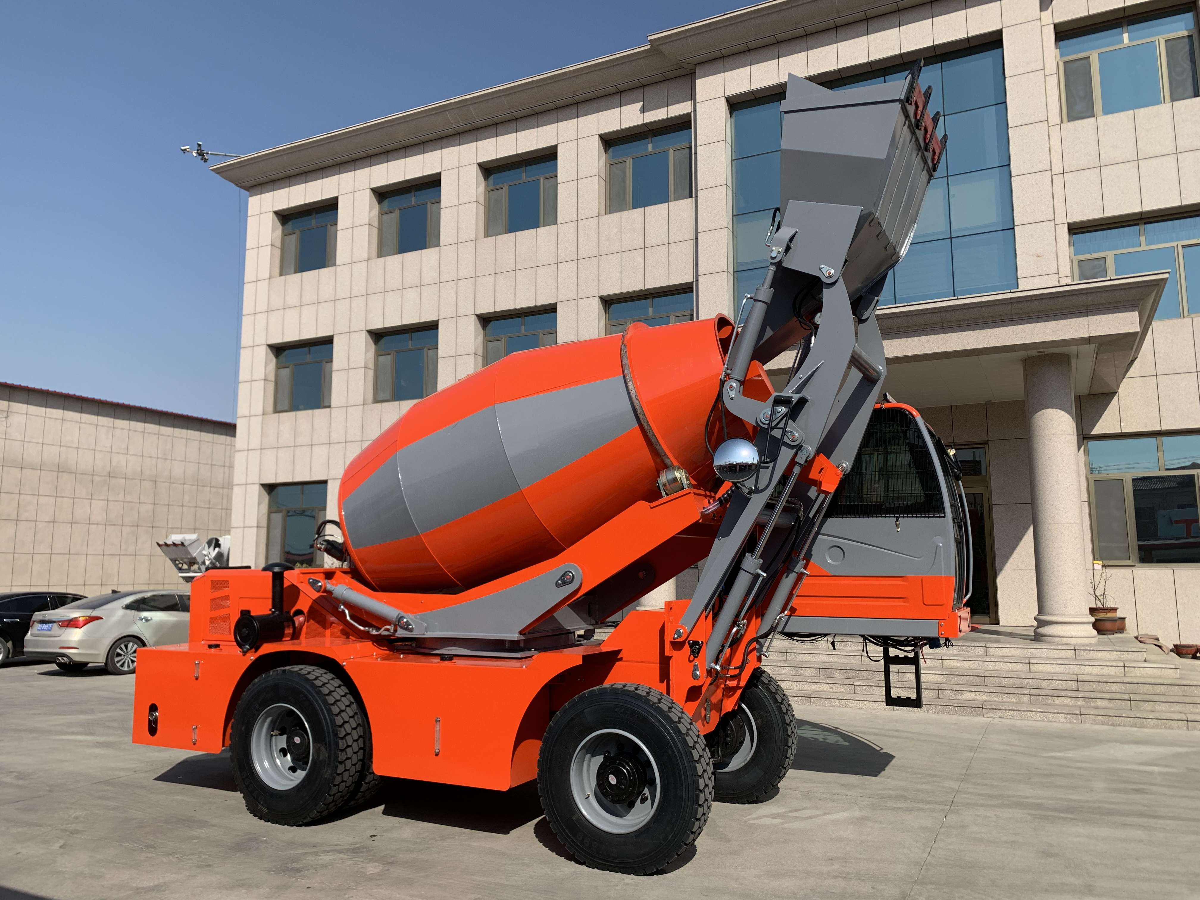 4 Cubic Meters Self-loading Mixer truck