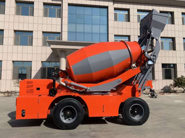 4 Cubic Meters Self-loading Mixer truck
