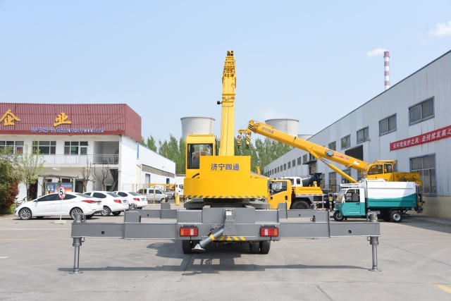 STSQ8D 8 Ton Small Construction Mobile Crane