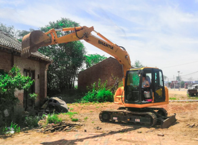 Shantui SE85 excavator