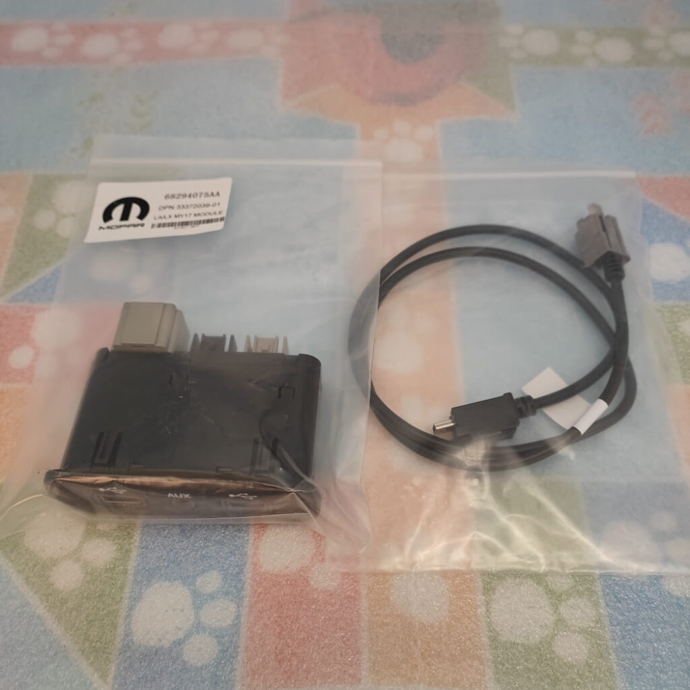 New USB Adapter CarPlay LA084X01 SL01 For Panasonic Uconnect 4 Radio Navigation 17-21 RAM DODGE JEEP CHRYSLER