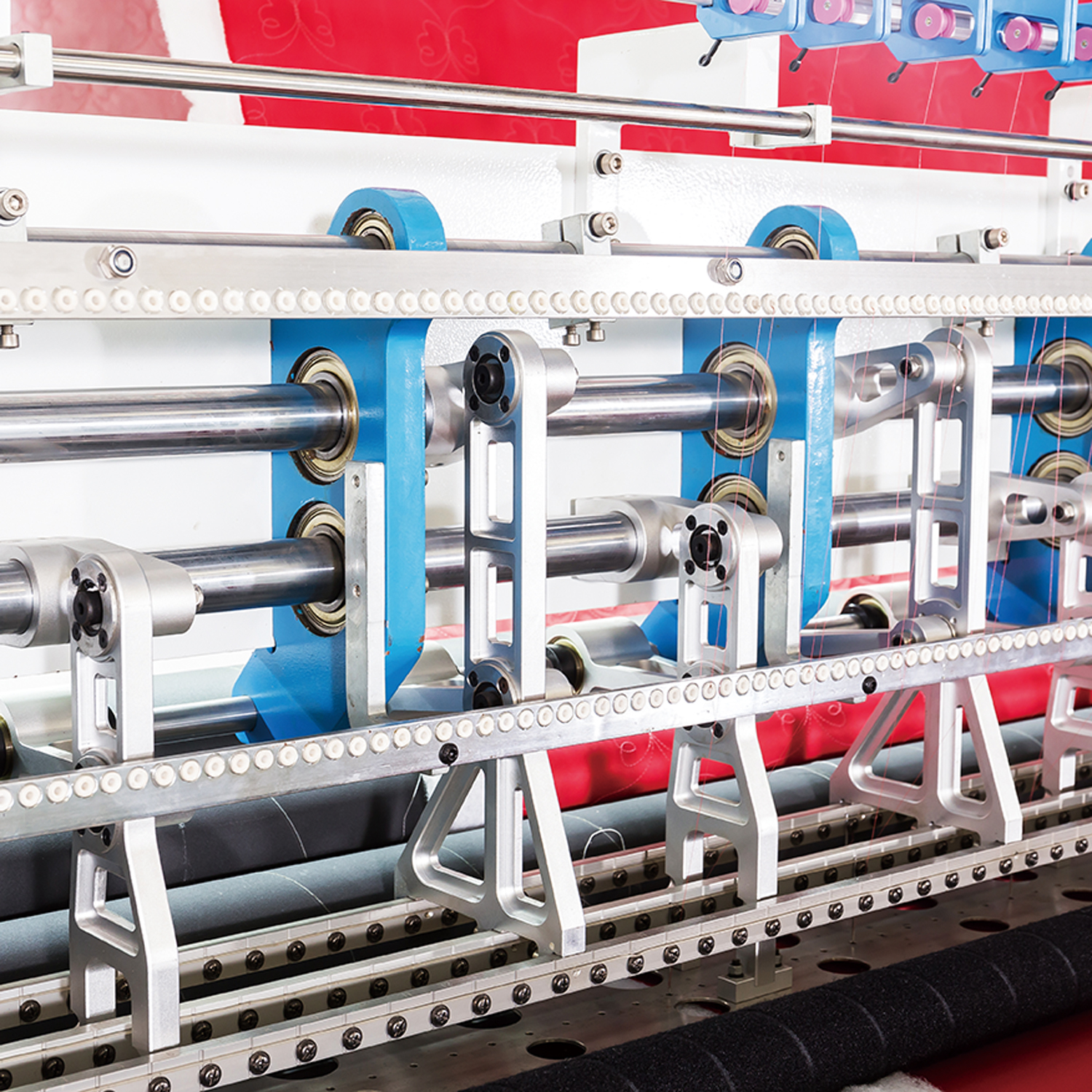 Intelligent lock-stitch shuttle multi- needle quilting machine