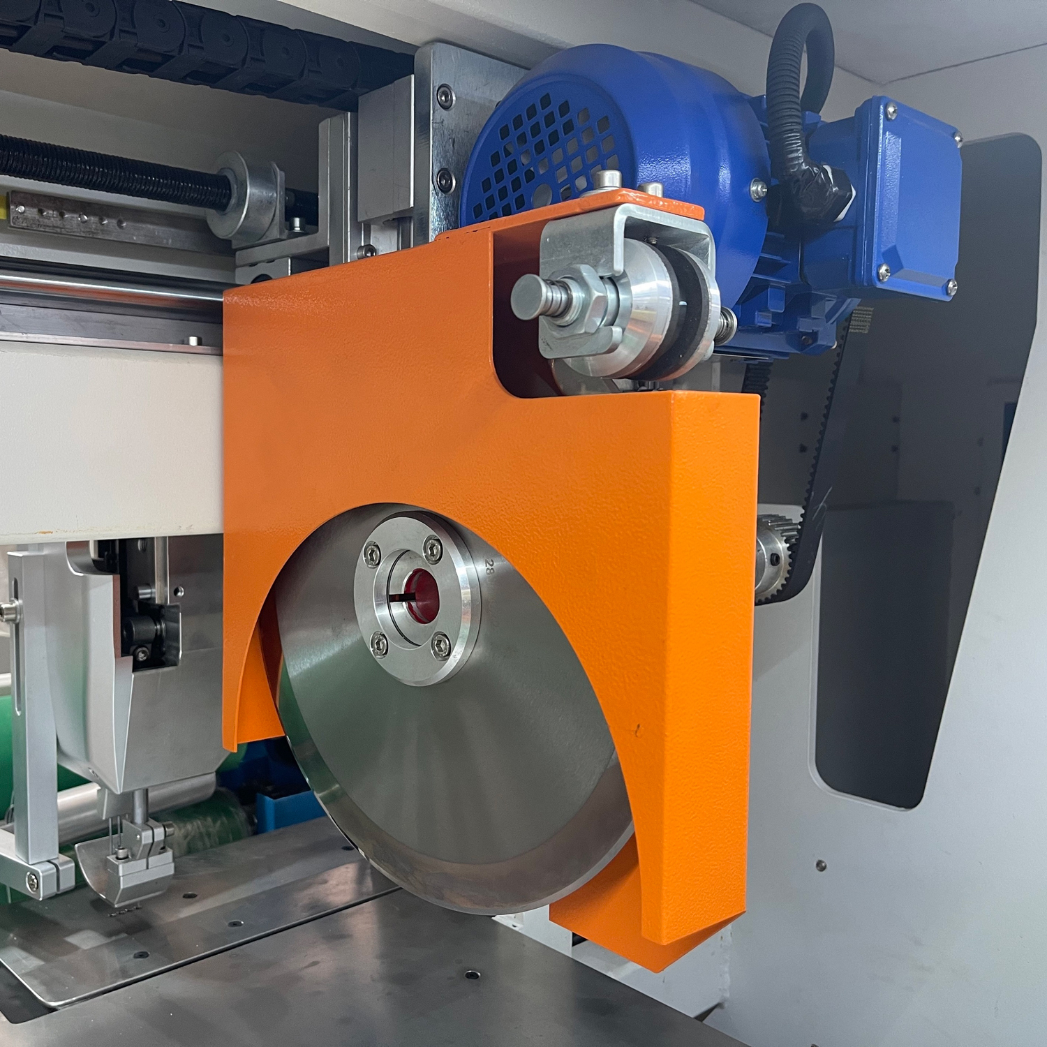 Intelligent single needle quilting machine with hemming function