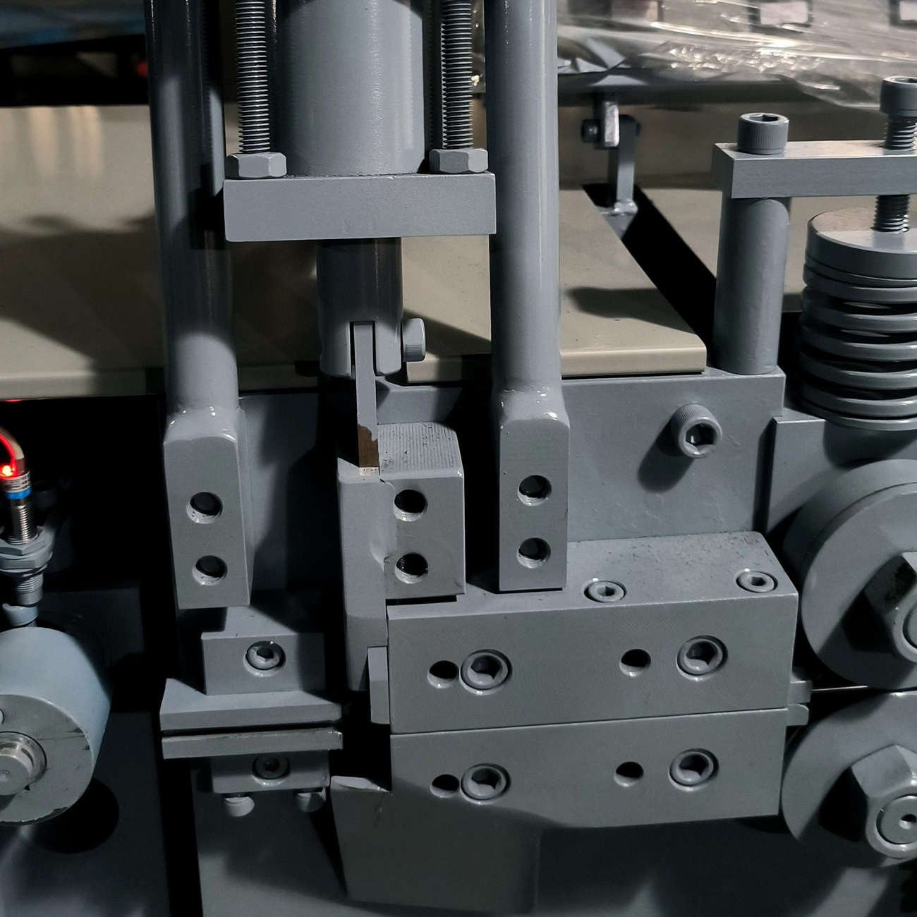 Auto M Type Edge Guard Spring Machine