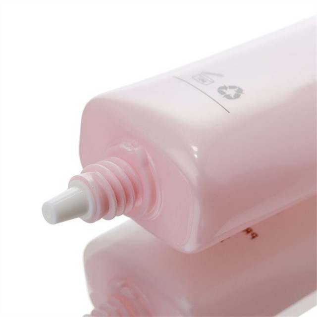 Flat Cosmetic Tube With Metallized Cap