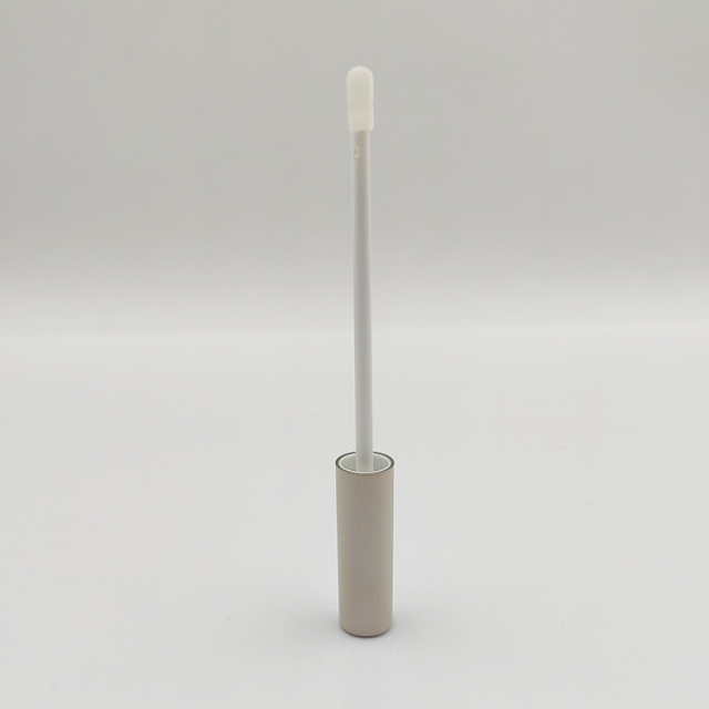Best selling Wholesale Custom 2.2ml clear and silver lip gloss wand tubes Empty Cosmetic packaging round luxury lip gloss bottle
