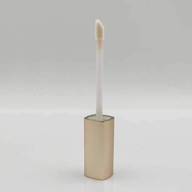 Wholesale popular 7ml square gold lip gloss tube empty with Brush Cosmetic Packaging luxury lip gloss bottles square container