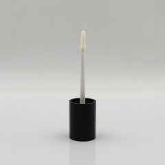 New Arrival Wholesale 4.5ml round lip gloss bottles customized empty cosmetic packaging black lip gloss tube for liquid lipstick