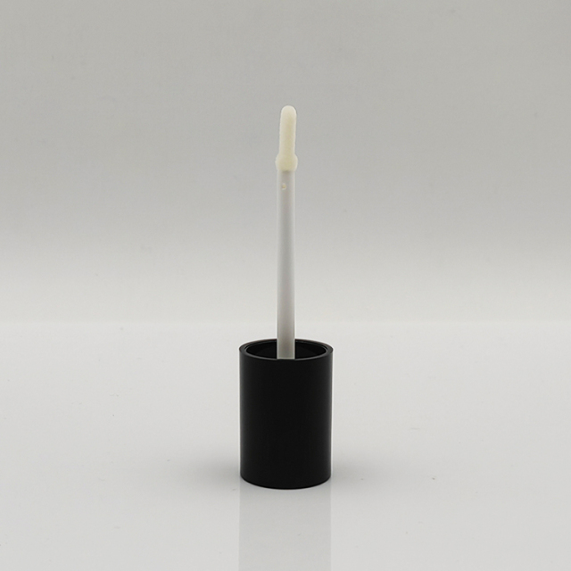 New Arrival Wholesale 4.5ml round lip gloss bottles customized empty cosmetic packaging black lip gloss tube for liquid lipstick