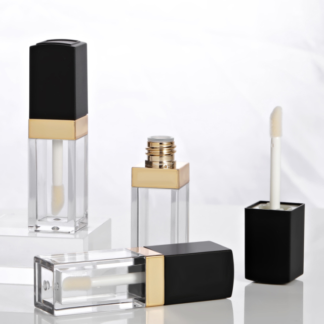 Custom Wholesale stylish designed 4.5ml bling out crystal lip gloss bottles empty Cosmetic Packaging luxury gold lip gloss tube