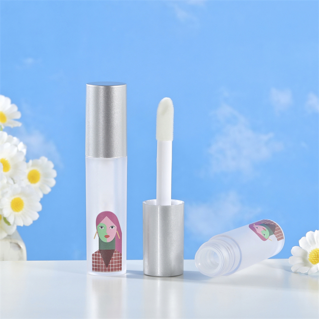 Lipgloss with frosted PETG bottle
