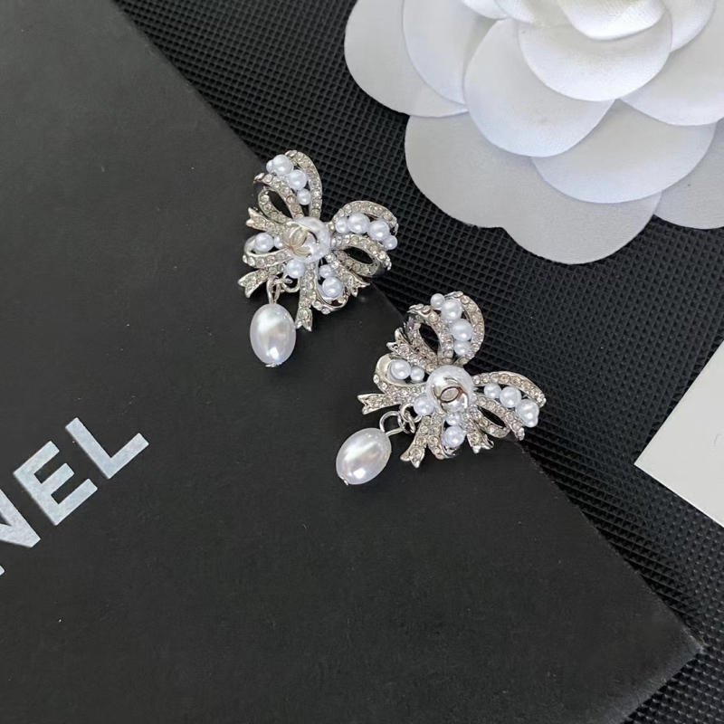 Chanel Xiaoxiang versatile bow drop pearl earrings
