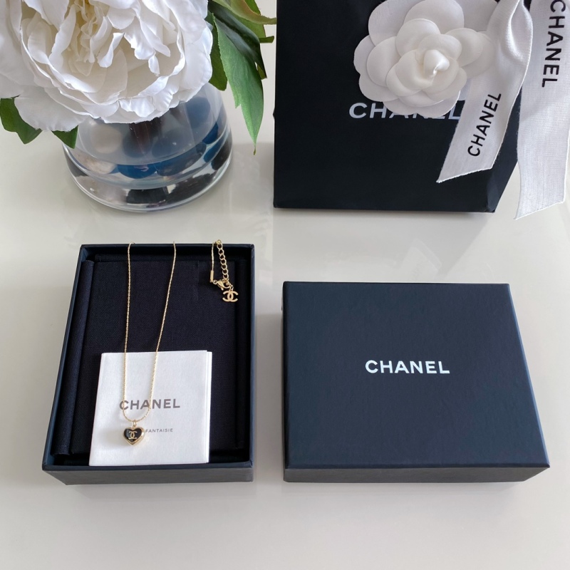 Chanel Vintage Series Classic Gold and Black Heart Double C