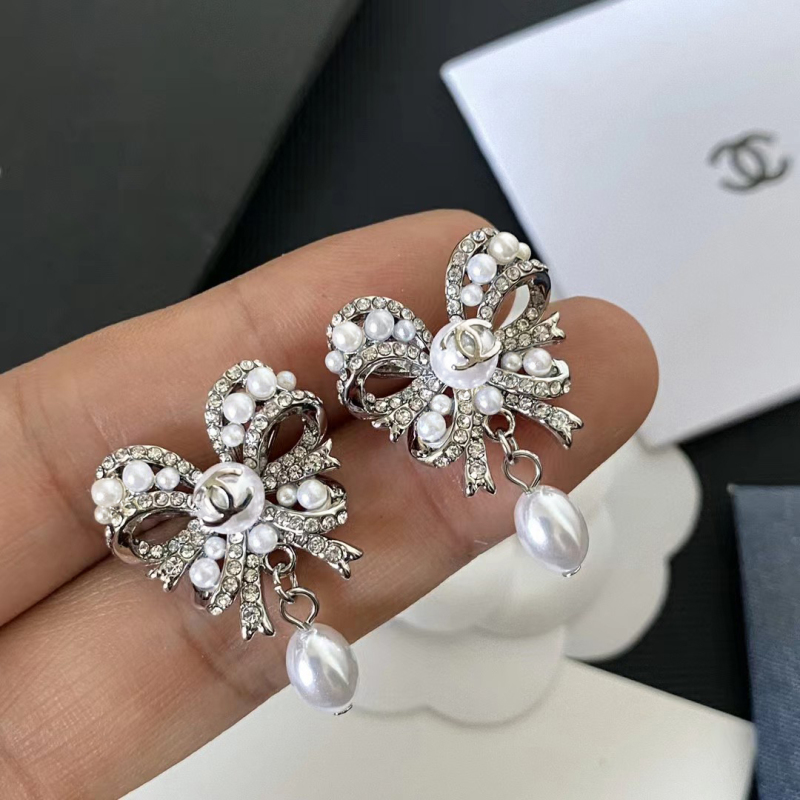 Chanel Xiaoxiang versatile bow drop pearl earrings