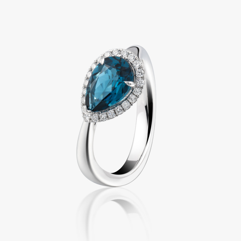 ACCA 18KW Ring with Blue Topaz and Diamond