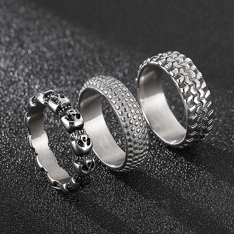 Personalized skull polka dot tire titanium steel ring