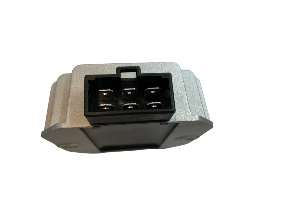 Voltage regulator 6pin (VR2)