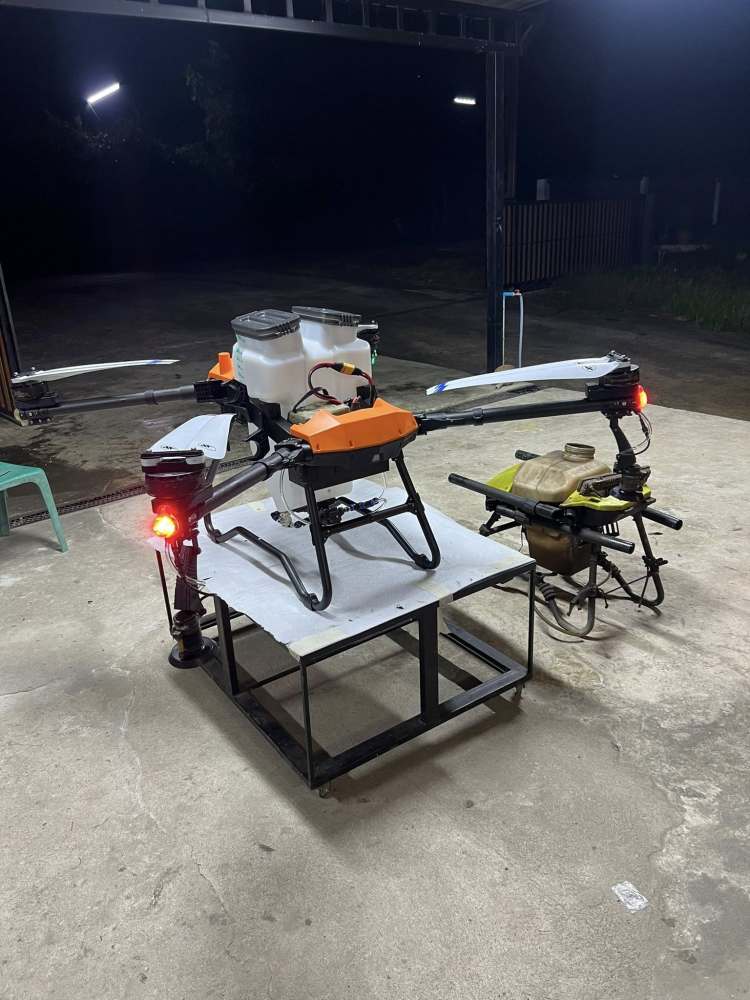 EFT 2025 New Launched Agricultural Drone G30 PNP Set with 30L Tank and Hobbywing Motor Kit for Spread/Spray/Fumigation Usage Compact and Portable Spraying Drone