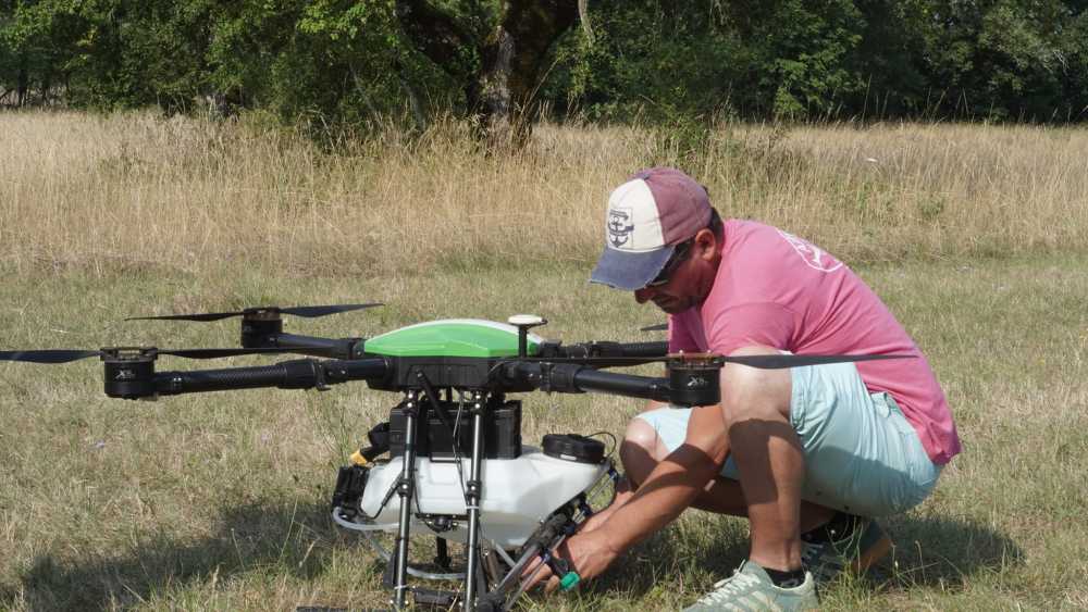 Latest Technology Products EFT E610P Pesticide Sprayer Aircraft Parts For Farm Use Agriculture Sprayers Drone Frame