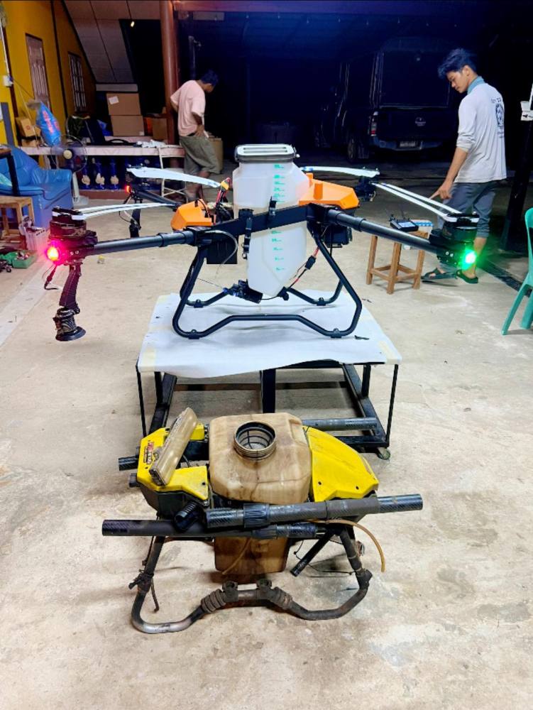 EFT 2025 New Launched Quadcopter Agriculture Drone Frame G30 with 30L Tank for Spread/Spray/Fumigation Usage Light and Compact UAV Portable Spraying Drone Support Various Flight Control Pixhawk, ArduPilot, etc., compatible with centrifugal Sprayer Nozzles
