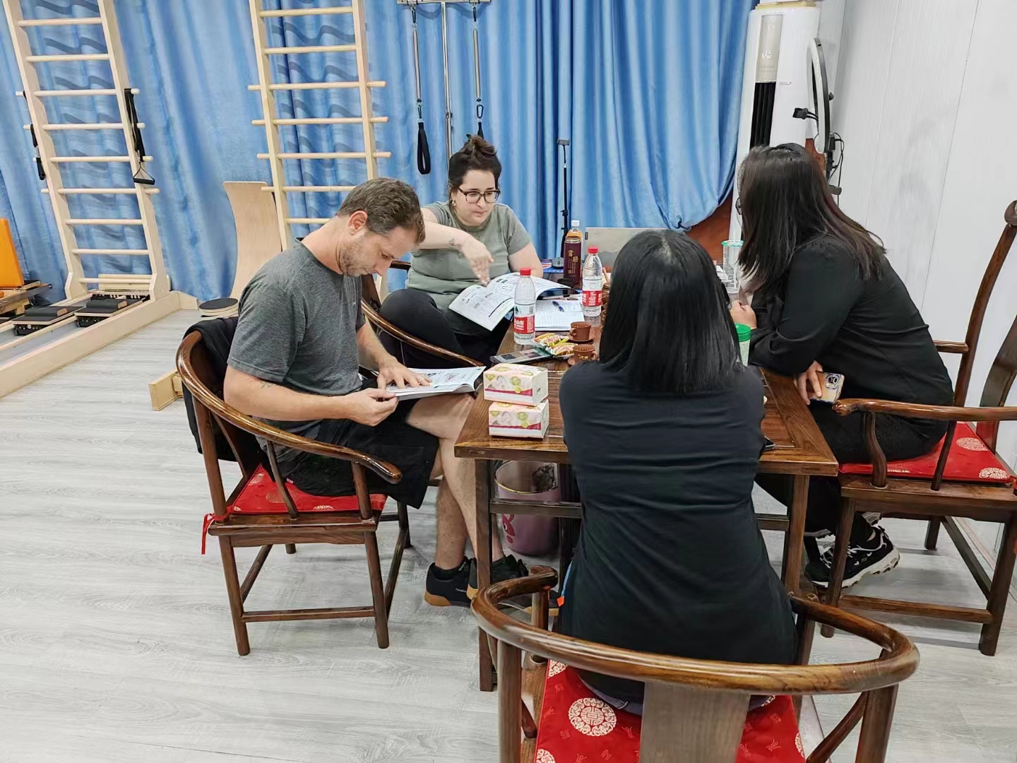 Welcome Middle East Customer come to visit us