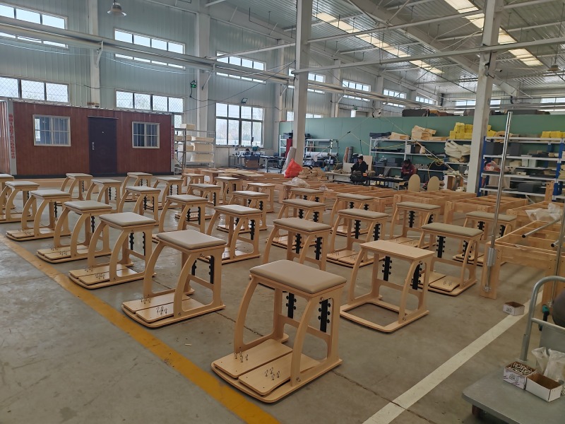 BB款枫木稳踏椅