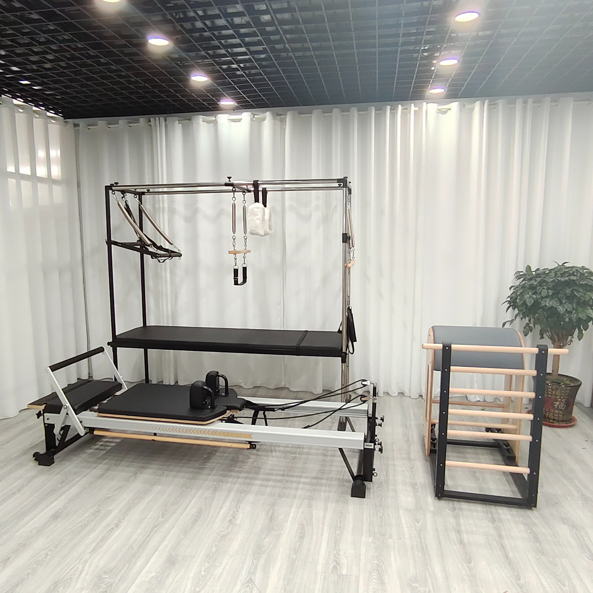 Top Metal Trapeze Table