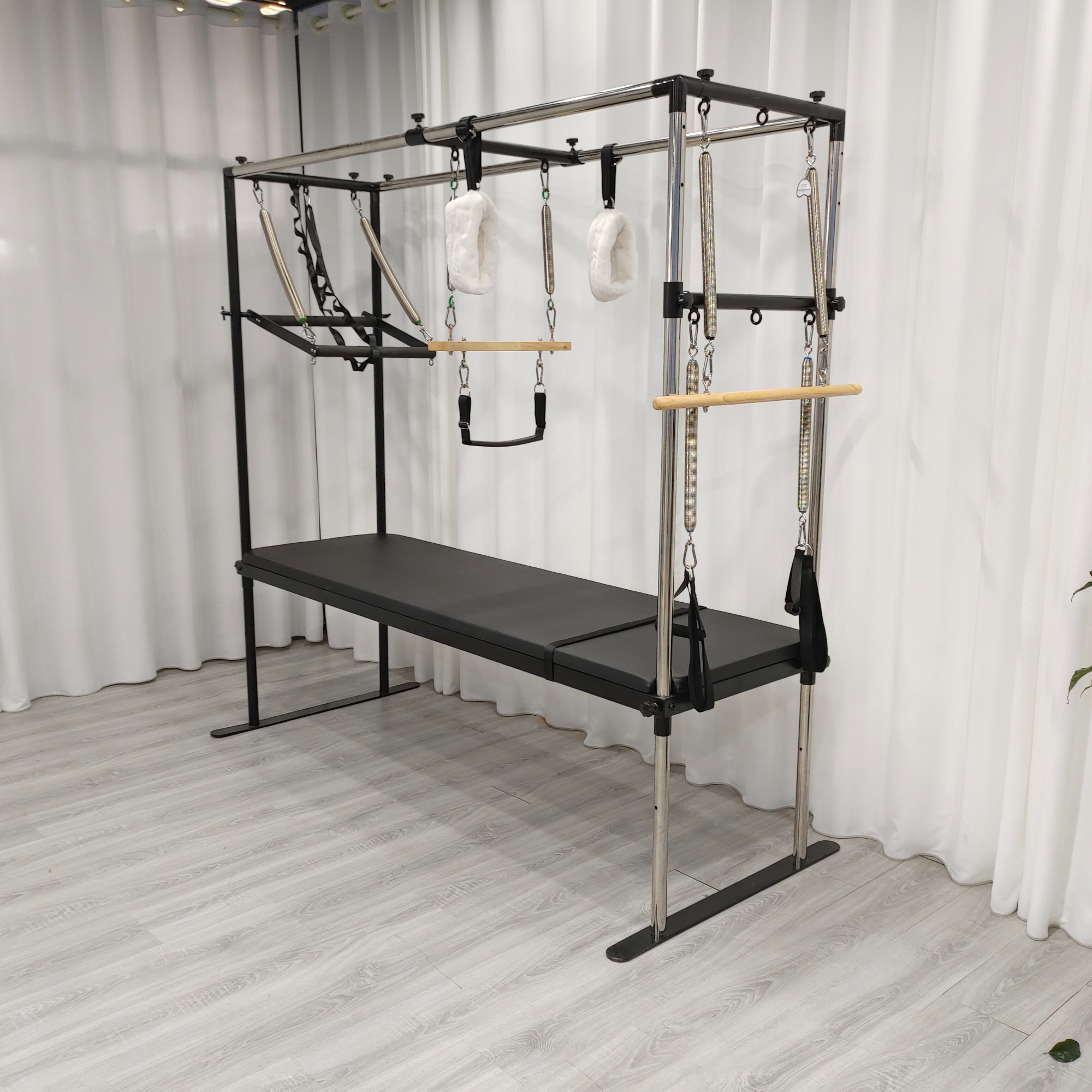 Top Metal Trapeze Table