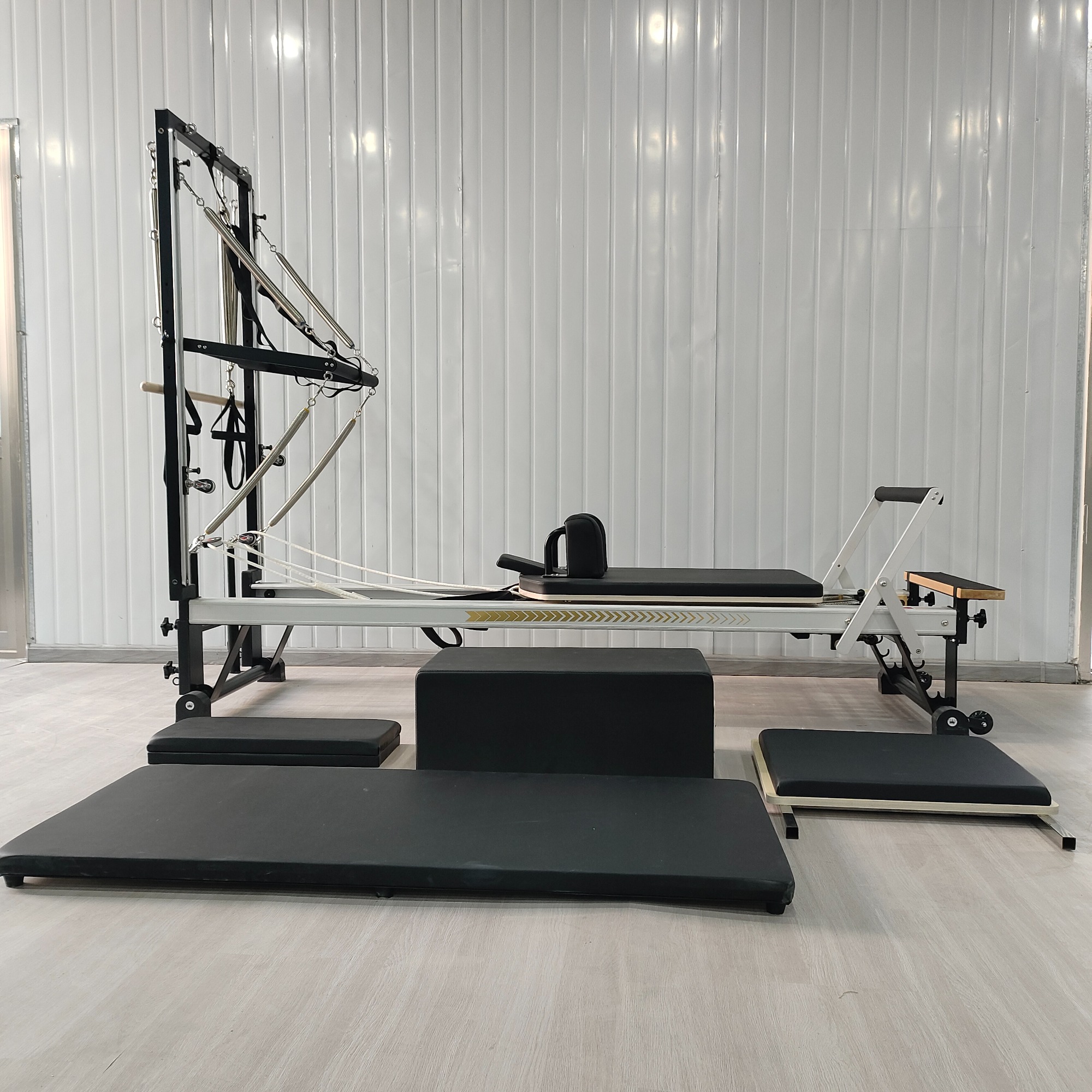 Luxury Aluminum Reformer With Tower