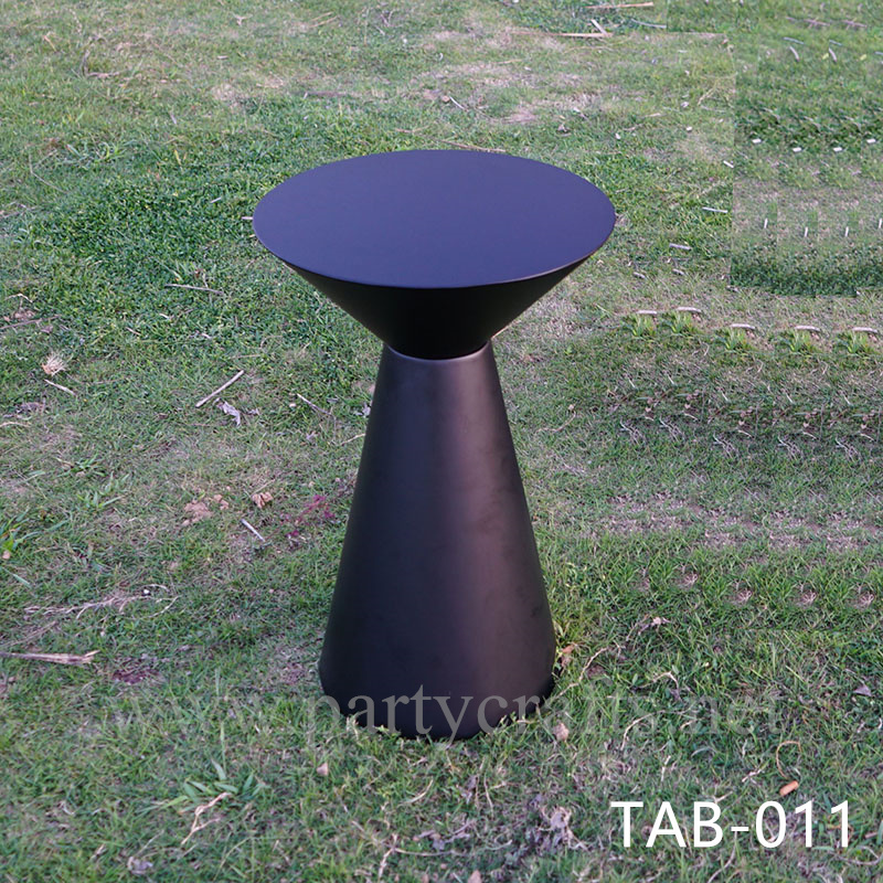 black conical table (TAB-011)