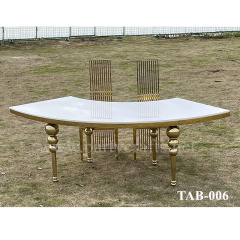 Serpentine gold table 1/4 of a circle dessert  table cake table arrangement arc shape table home decoration wedding party event ceremony decoration bridal shower table event