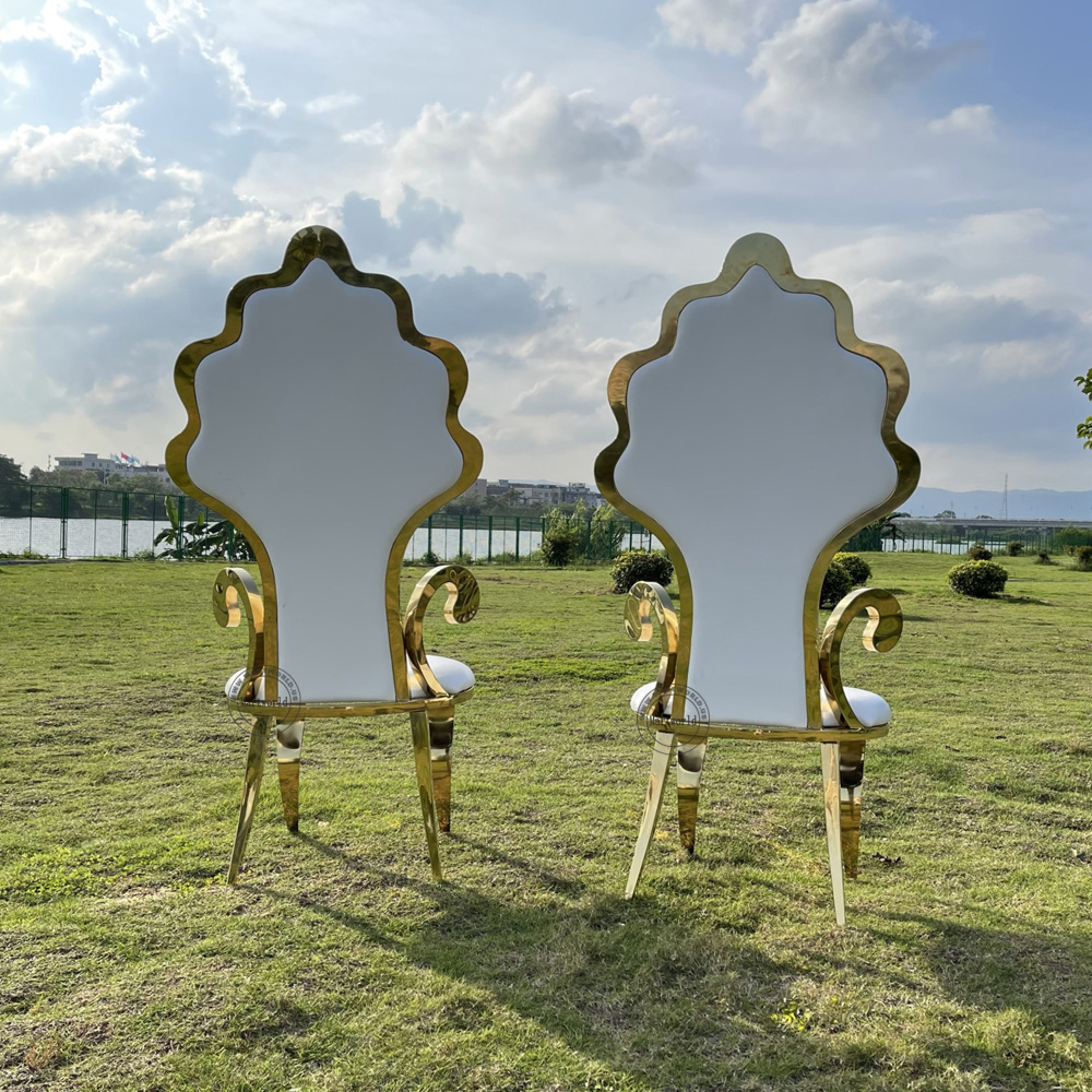Set of 2 Golden Throne Chairs Luxury Bride & Groom Armchairs Bridal Shower Chairs Couples Wedding Event Chairs Party Decoration Reception Seating