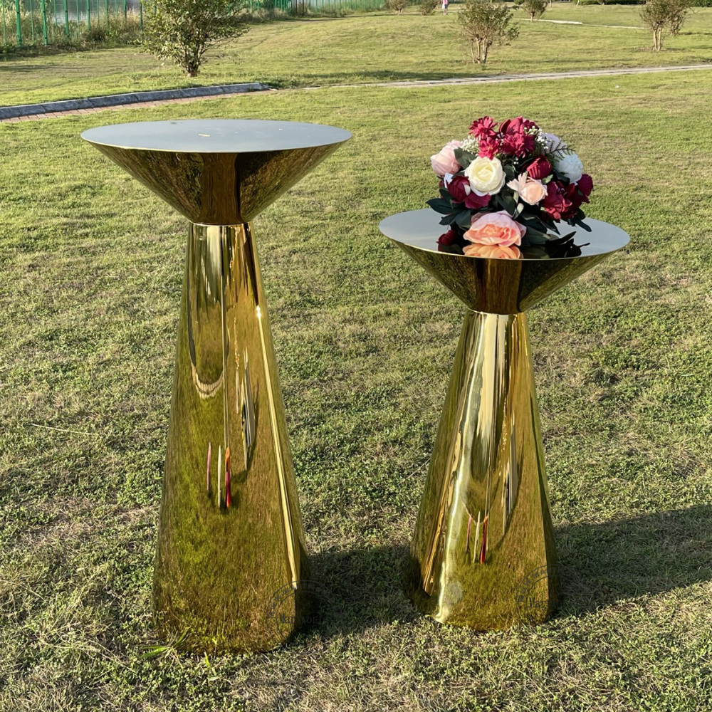 Gold Drink Bar Table and Bar Stools Set Party Event Dessert Bar Sweets Bar Decor Dining Room Decor Backyard Garden Decor Stylish Modern Furniture for Entertaining and Home Use