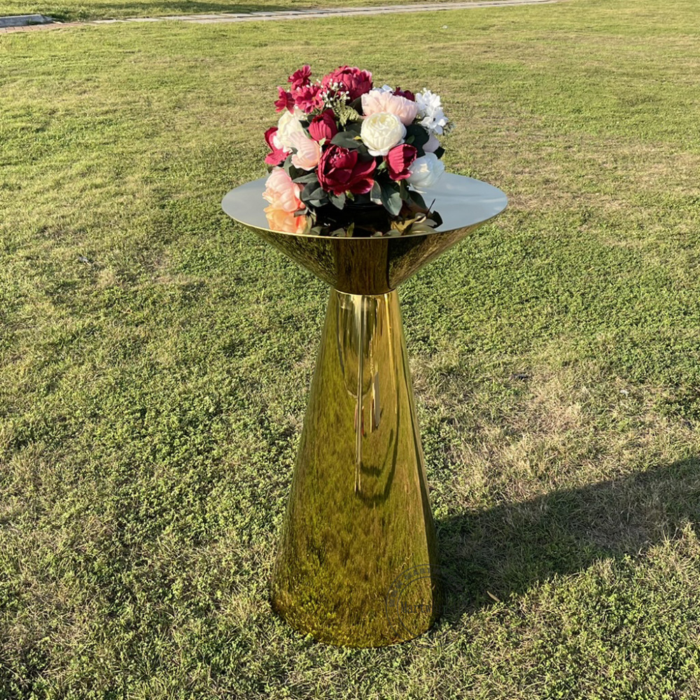Gold Drink Bar Table and Bar Stools Set Party Event Dessert Bar Sweets Bar Decor Dining Room Decor Backyard Garden Decor Stylish Modern Furniture for Entertaining and Home Use