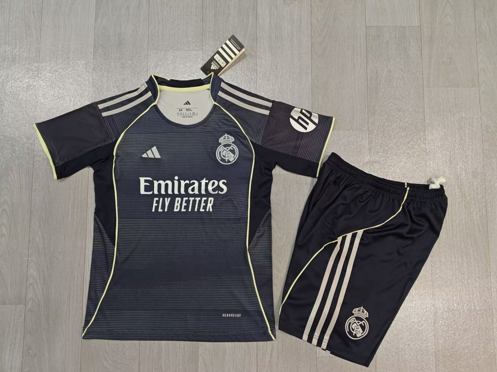 2526 Ropa infantil de visitante del Real Madrid