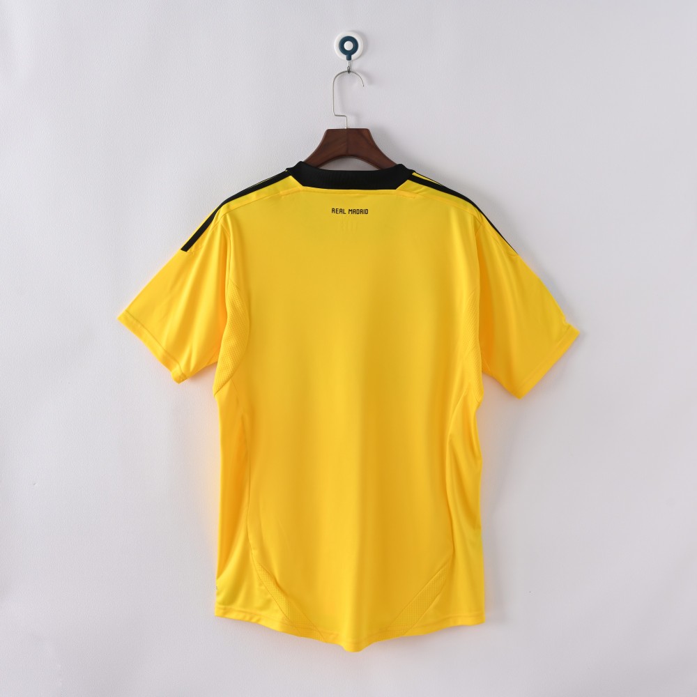 Uniforme amarillo de portero del Real Madrid 2011/12