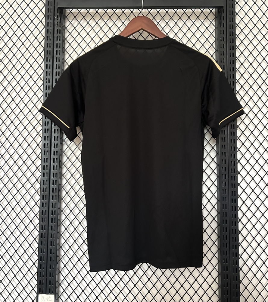 25-26 Liverpool Negro y Dorado