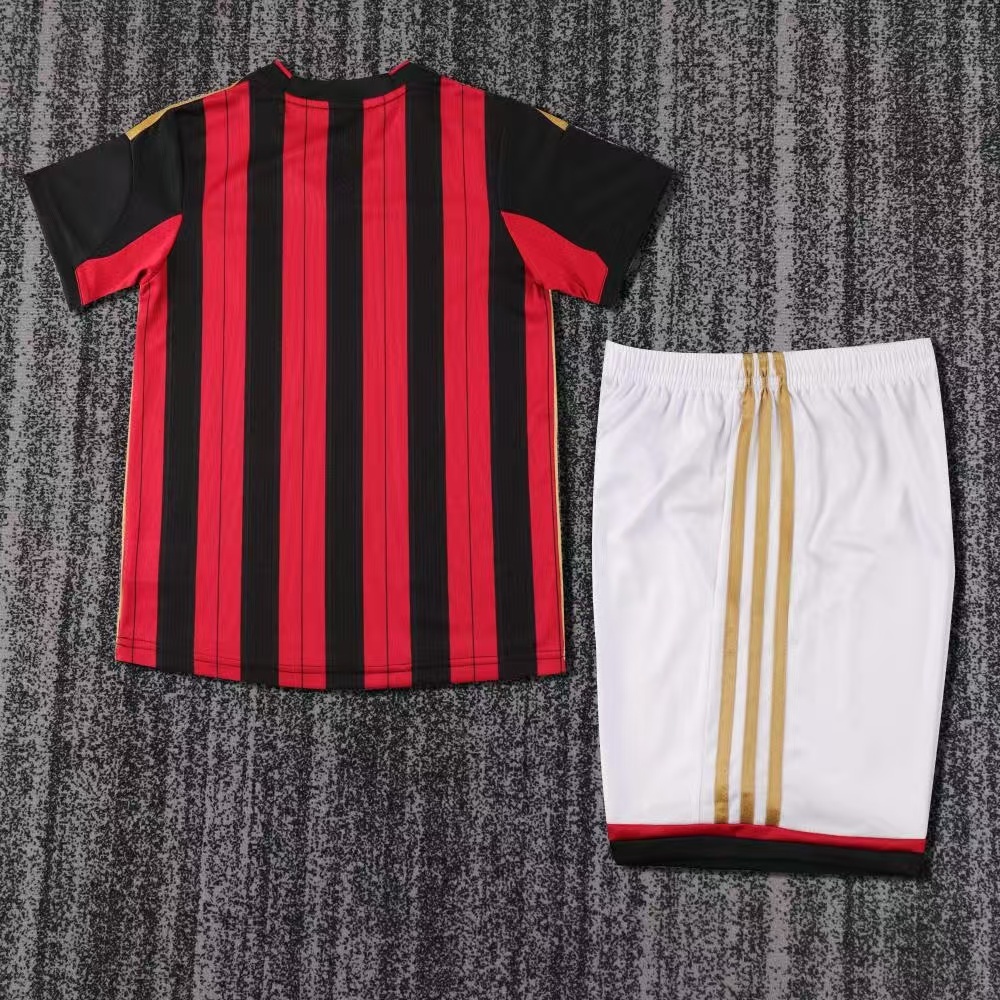 Kit retro local del AC Milan 2013-14 para niños