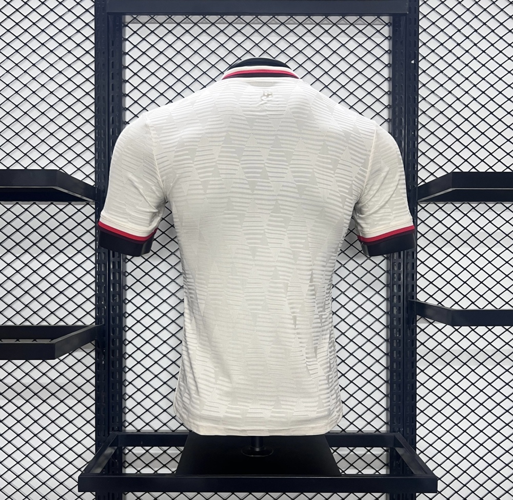 Jugador: 24/25 Bayern Munich 2º Visitante