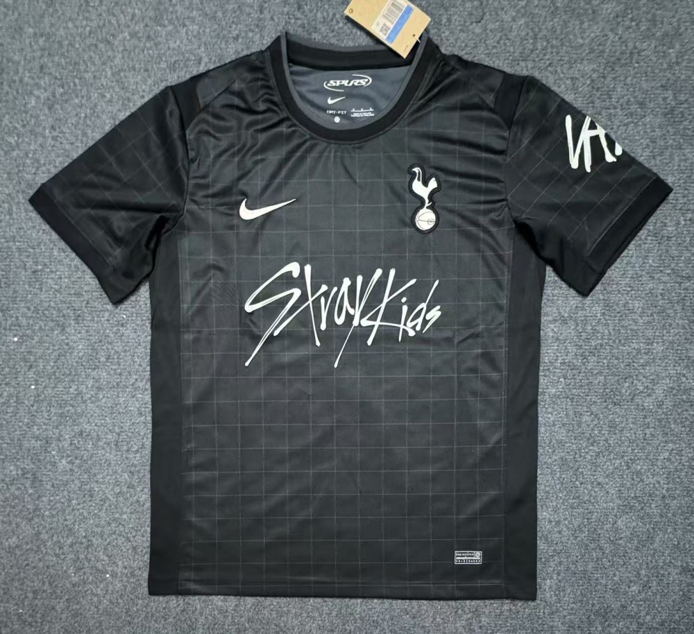 Edición visitante del Tottenham Hotspur 2526