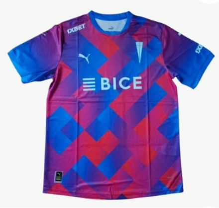 Camiseta Universidad Católica roja y azul