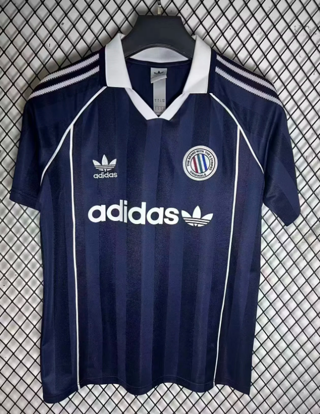 Colaboración con Adidas