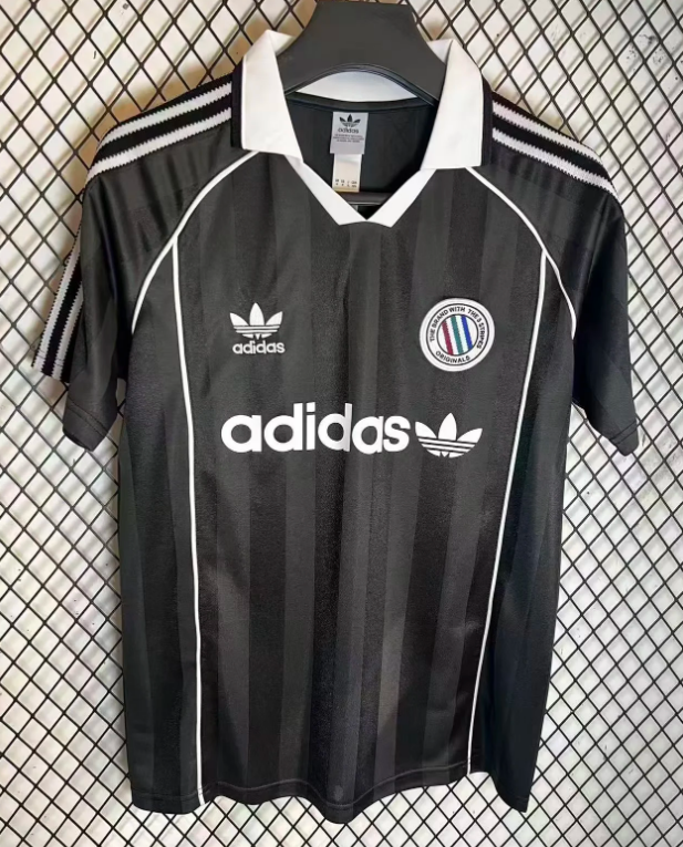 Colaboración con Adidas